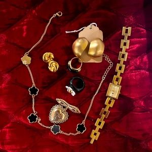 Lot of gold tone, on trend Jewelry
